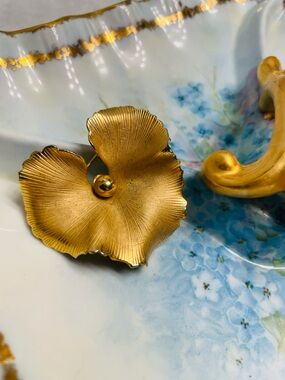 Vintage GIOVANNI Gold Floral Fan Petal Brooch